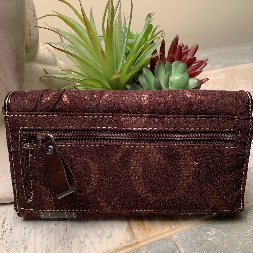 XOXO Organizer Tri-fold Wallet - Picture 2 of 7